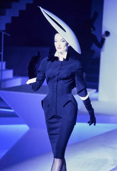 Look 16